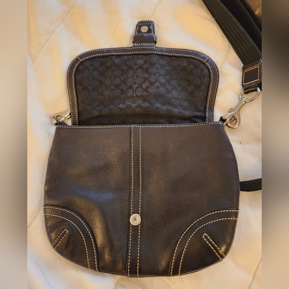 Vintage Coach Sml Black Leather Crossbody With Buckle On Front Flap - Picture 2 of 10